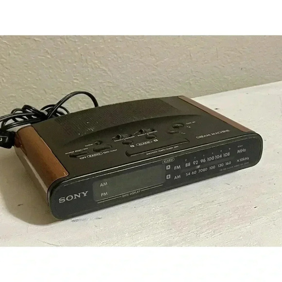 Sony Dream Machine AM/FM Digital Alarm Clock Radio Green LED Display ICF-C430 - Picture 1 of 7
